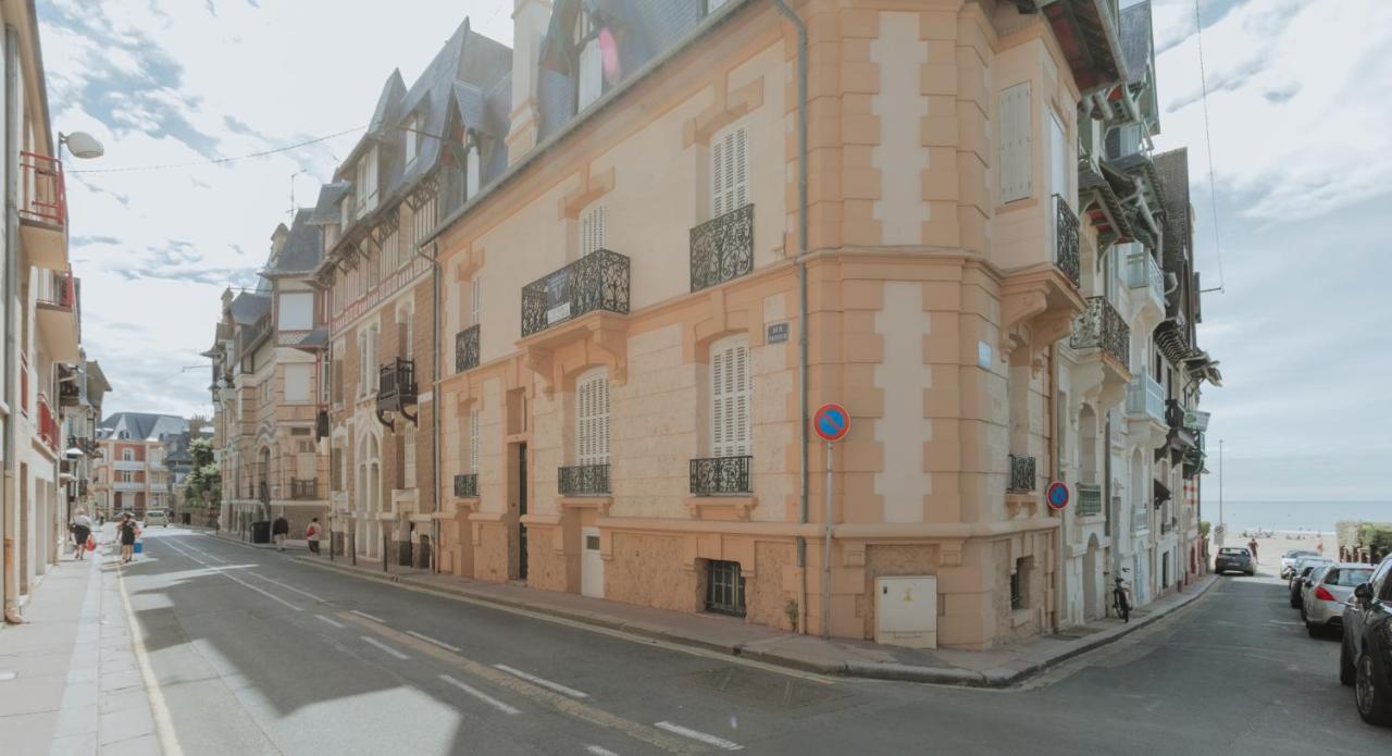 30 Metres De La Plage Et Des Planches. Tout A Pied ! トルヴィル＝シュル＝メール エクステリア 写真